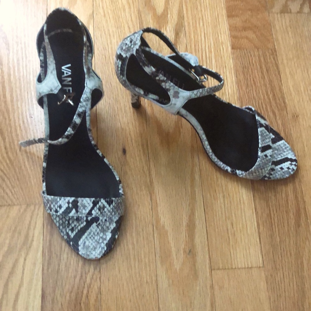 New! Vaneli snake print sandals - Size 7